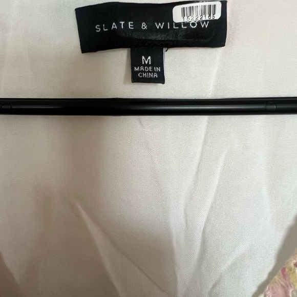 Slate & Willow White Floral Top - Size Medium - RTR - Excellent Condition! - Picture 11 of 11